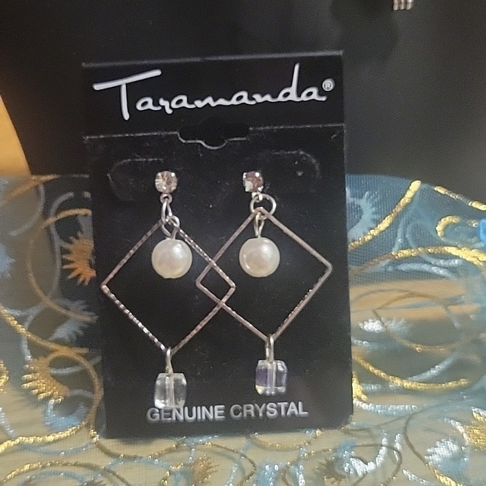 NEW Taramanda Women's Genuine Crystal And Pearl Drop Earrings With Gift Box
